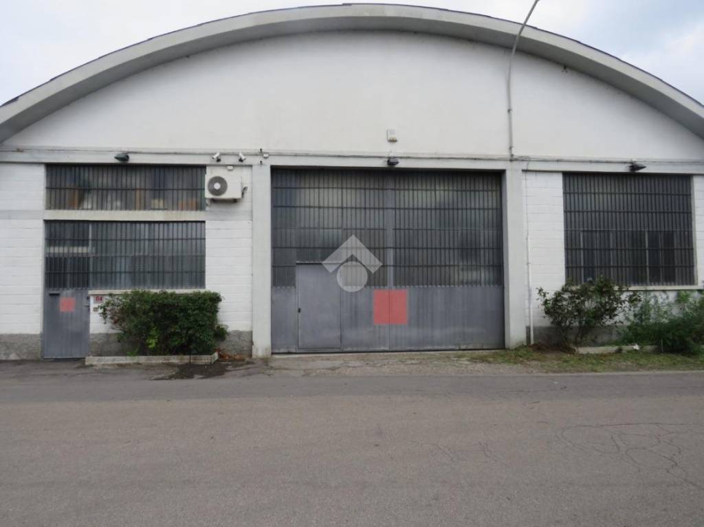 Capannone Industriale in vendita a Trezzano sul Naviglio via Duccio Galimberti, 84