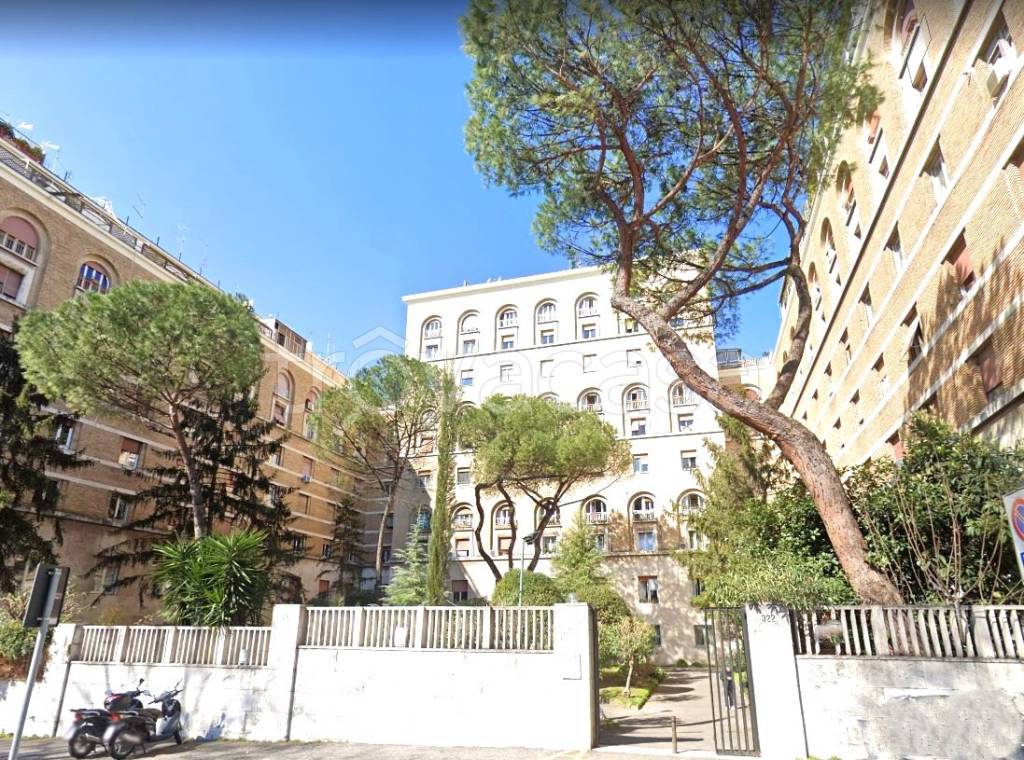 Appartamento in vendita a Roma via Cristoforo Colombo, 322