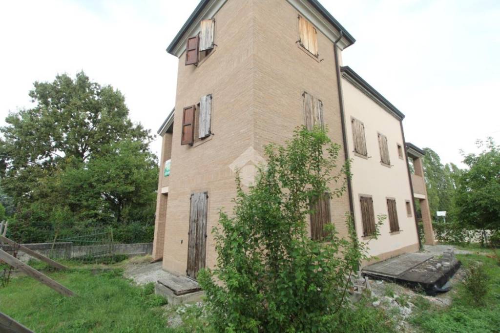 Villa a Schiera in vendita a Traversetolo via d'annunzio
