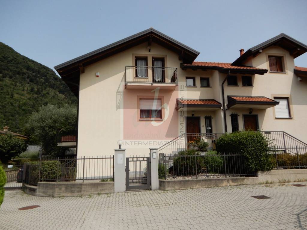 Casa Indipendente in vendita a Cittiglio via del Noghetto, 57