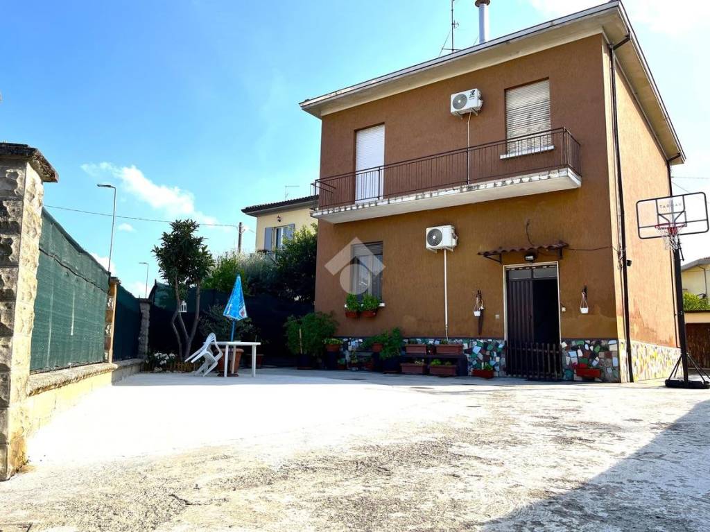 Casa Indipendente in vendita a Parma via Cremonese, 96