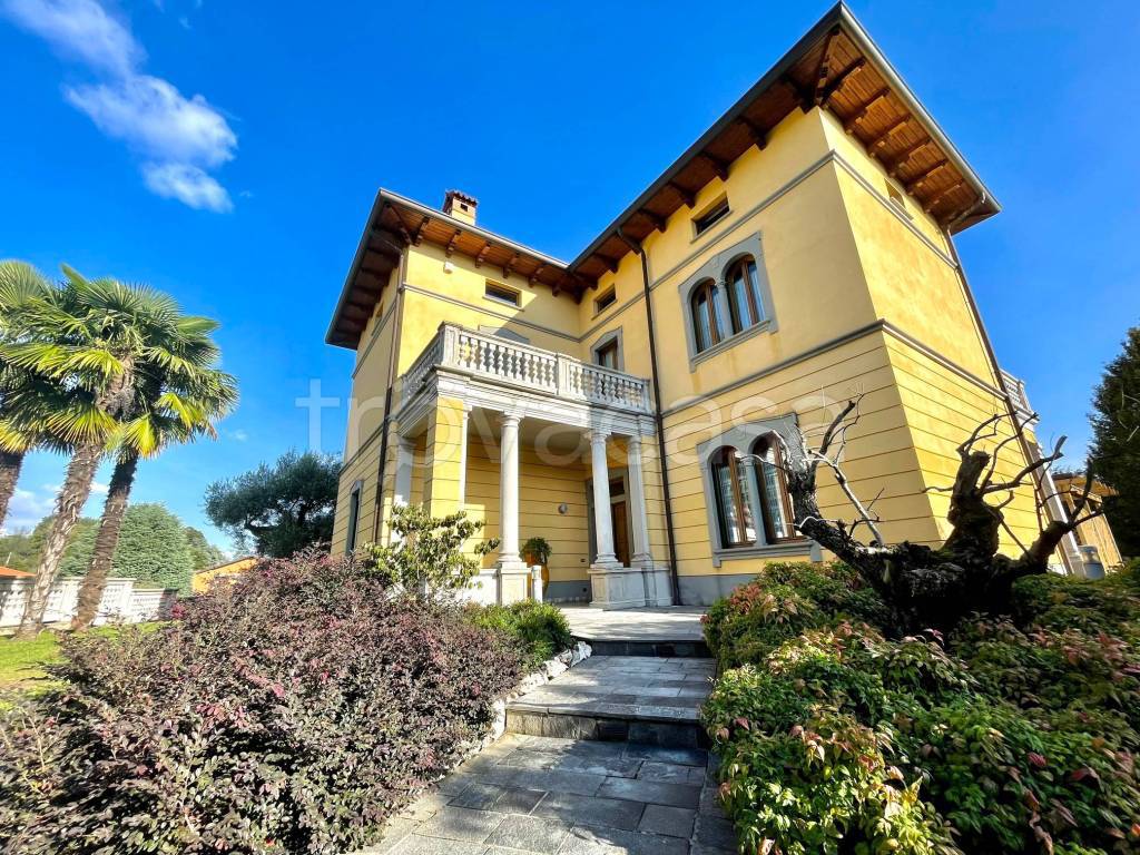 Villa in vendita a Calco via Vittorio Veneto, 9