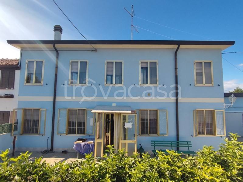 Villa Bifamiliare in vendita a Bondeno via Argine Campo, 41