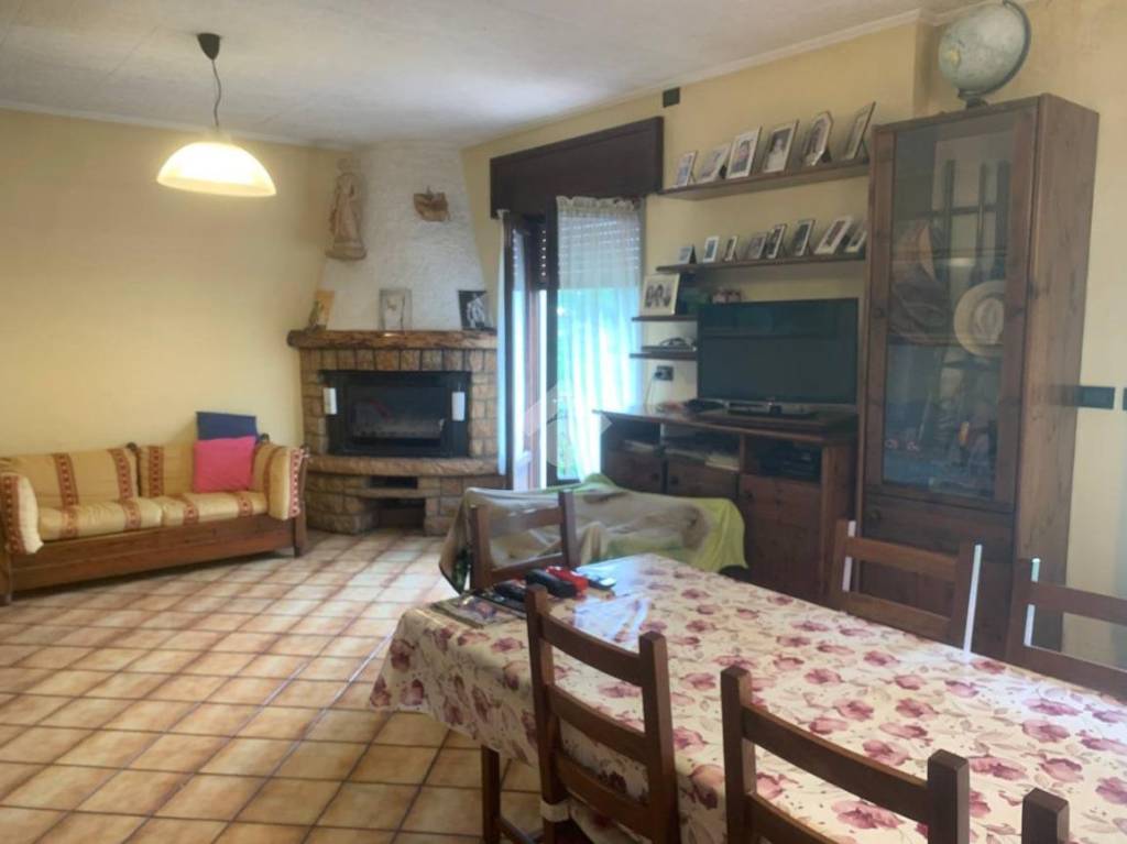 Appartamento in vendita ad Adrara San Martino via Provinciale, 11