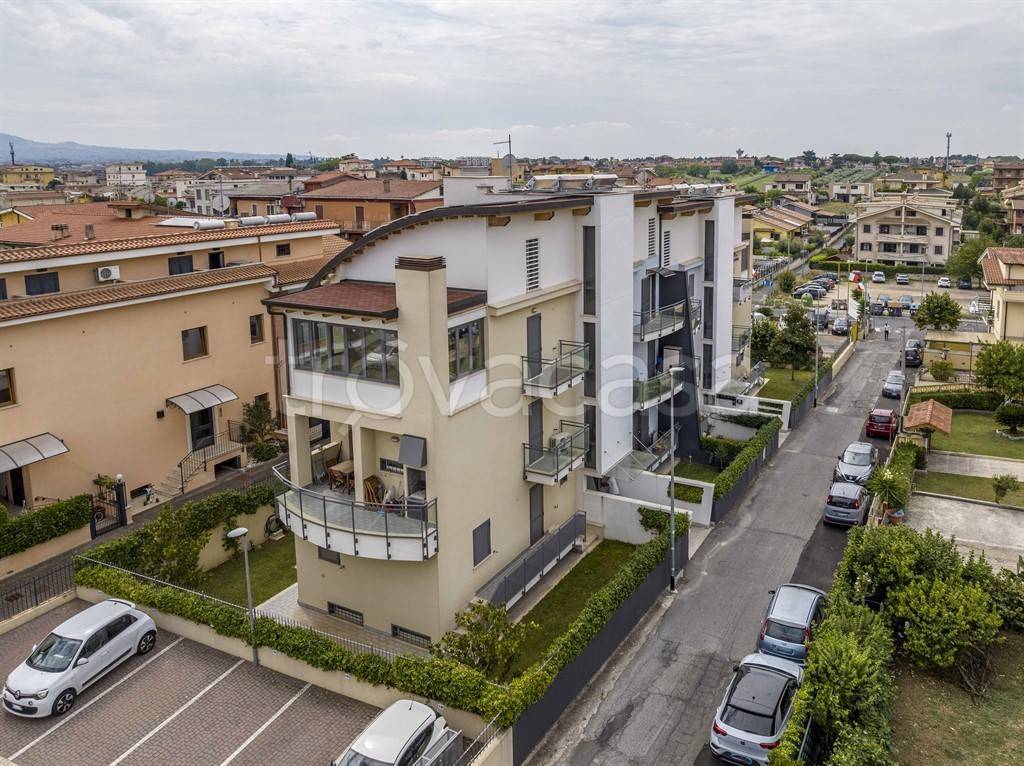 Appartamento in vendita a Roma via Lettopalena
