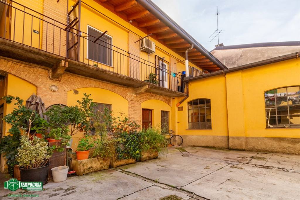 Appartamento in vendita a Carate Brianza via San Bernardo, 9