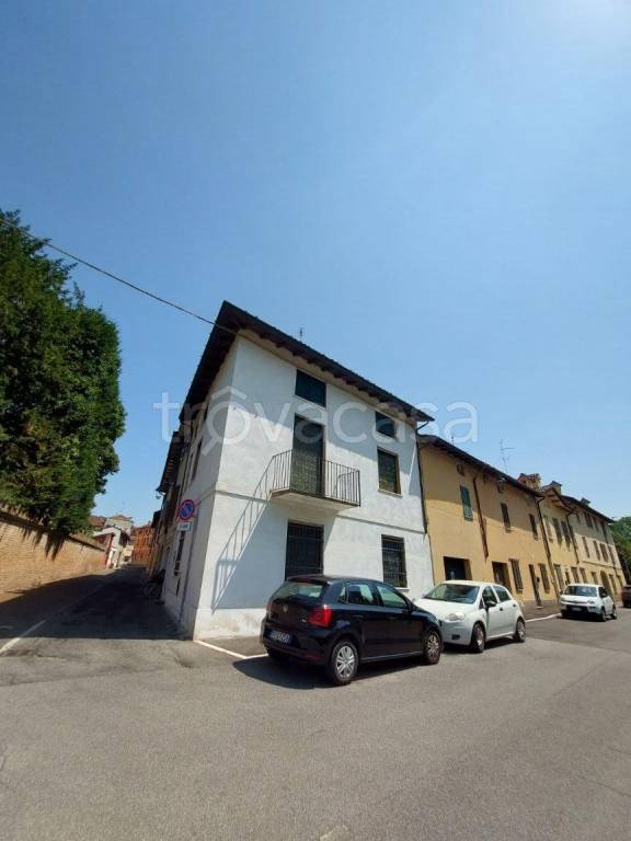 Casa Indipendente in vendita a Pizzighettone via Confine, 33