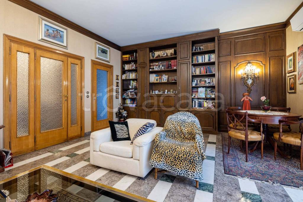 Appartamento in vendita a Roma via Cornelio Magni, 67