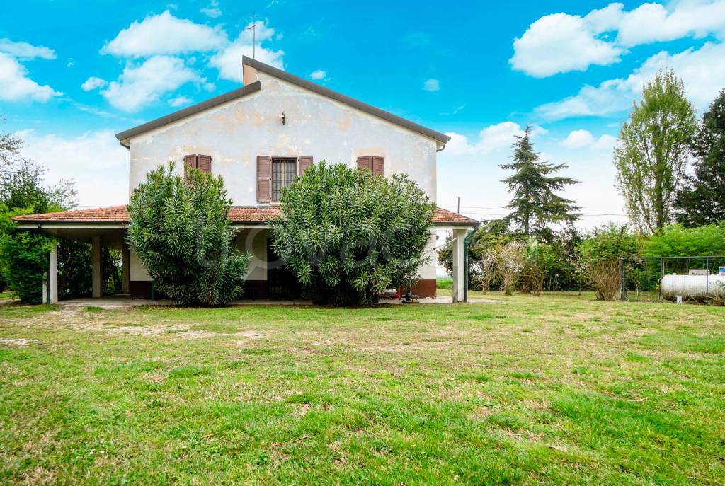 Villa in vendita a Malalbergo via Montefiorino