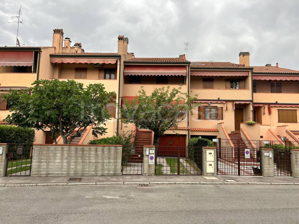 Casa Indipendente in vendita a Ferrara via Valle Brusa