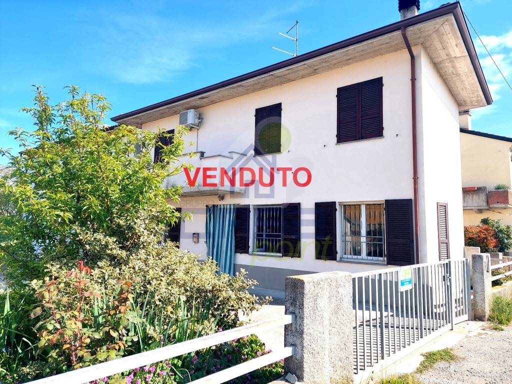 Casa Indipendente in vendita a Monticelli d'Ongina via centro