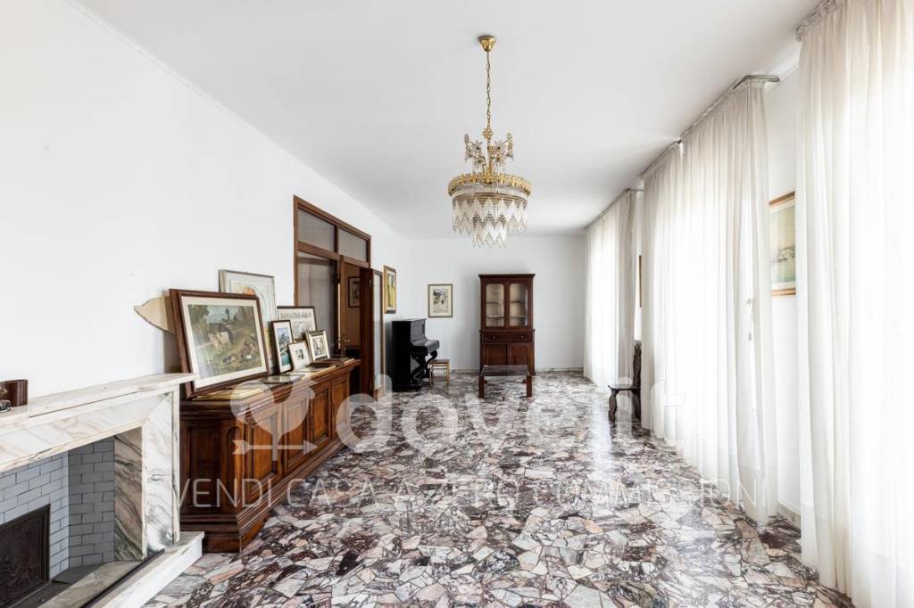 Appartamento in vendita a Varese via Ernesto Cairoli, 13