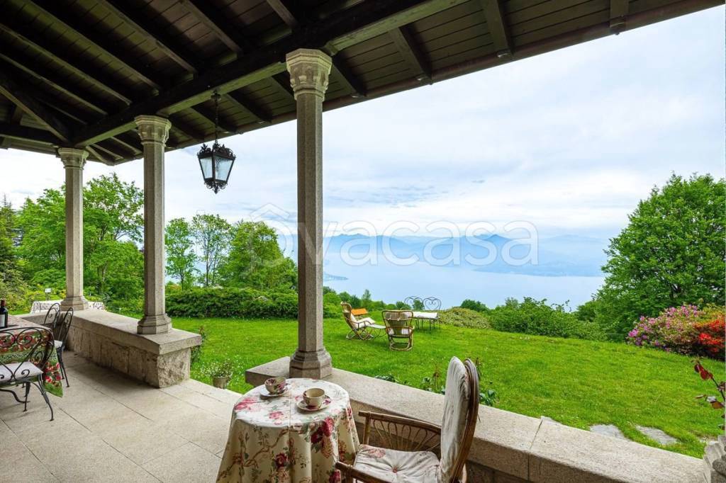 Villa in vendita a Stresa via Alpinia