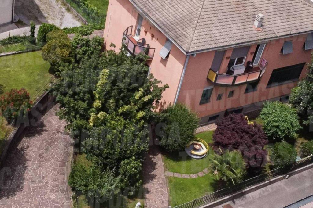 Villa Bifamiliare in vendita a Mariano Comense via 4 Novembre