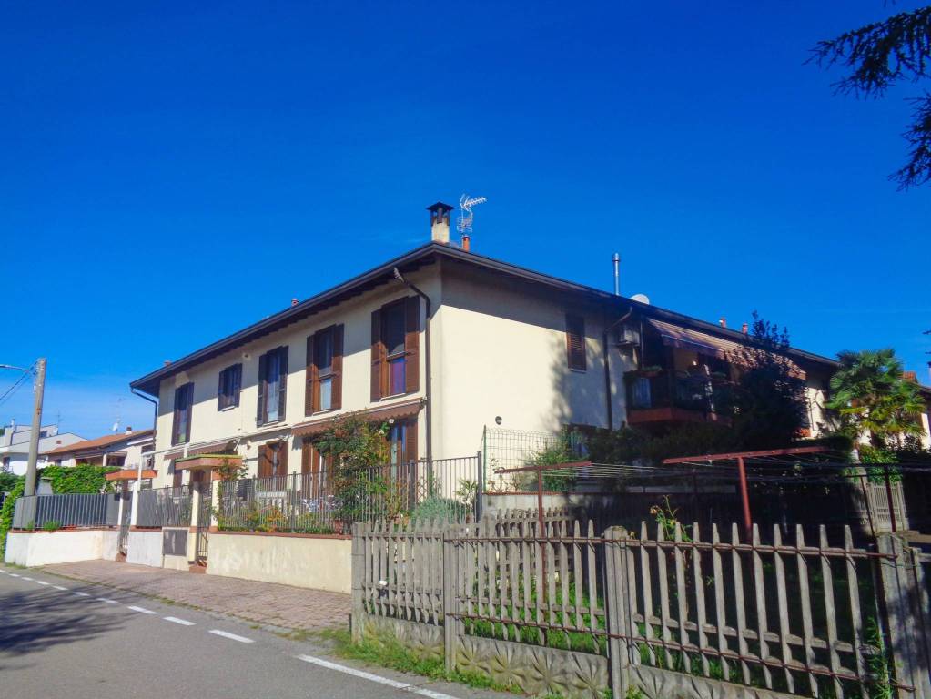 Appartamento in vendita a Jerago con Orago via Trieste, 15