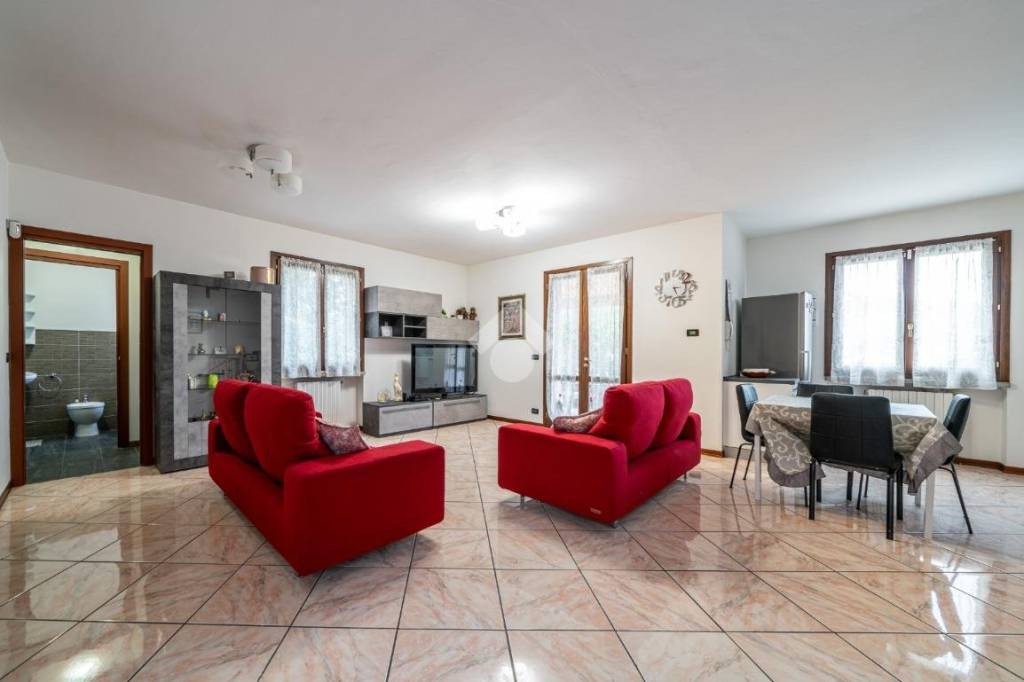 Villa Bifamiliare in vendita a Vezzano sul Crostolo via Berlinguer, 49
