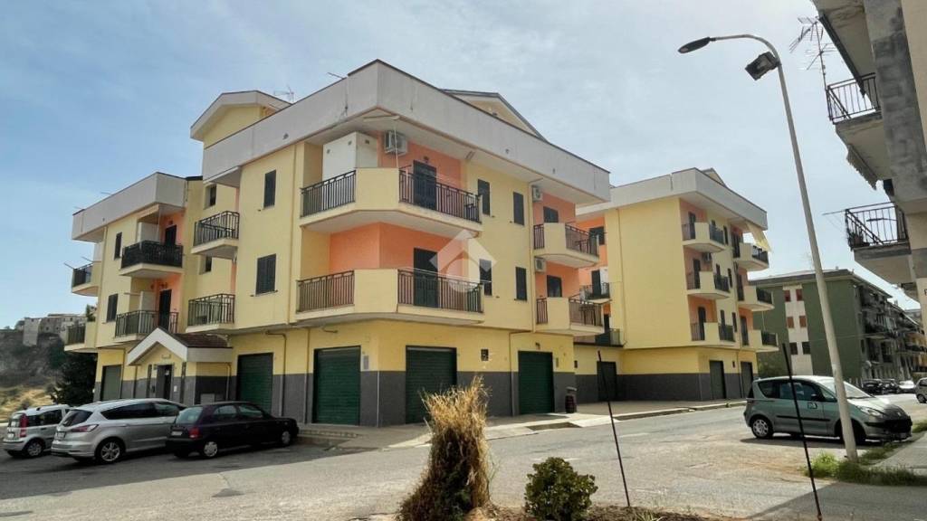 Appartamento in vendita a Corigliano-Rossano via Seconda Acqua di Vale, 60