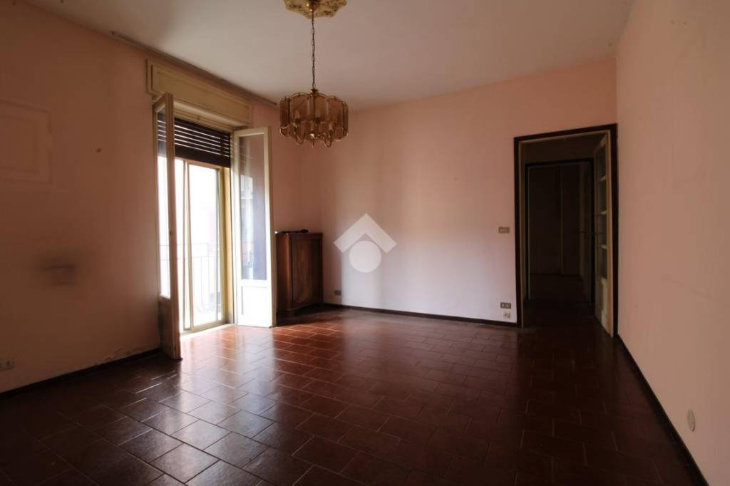 Appartamento in vendita a Pavia via Pietro Azzario, 16