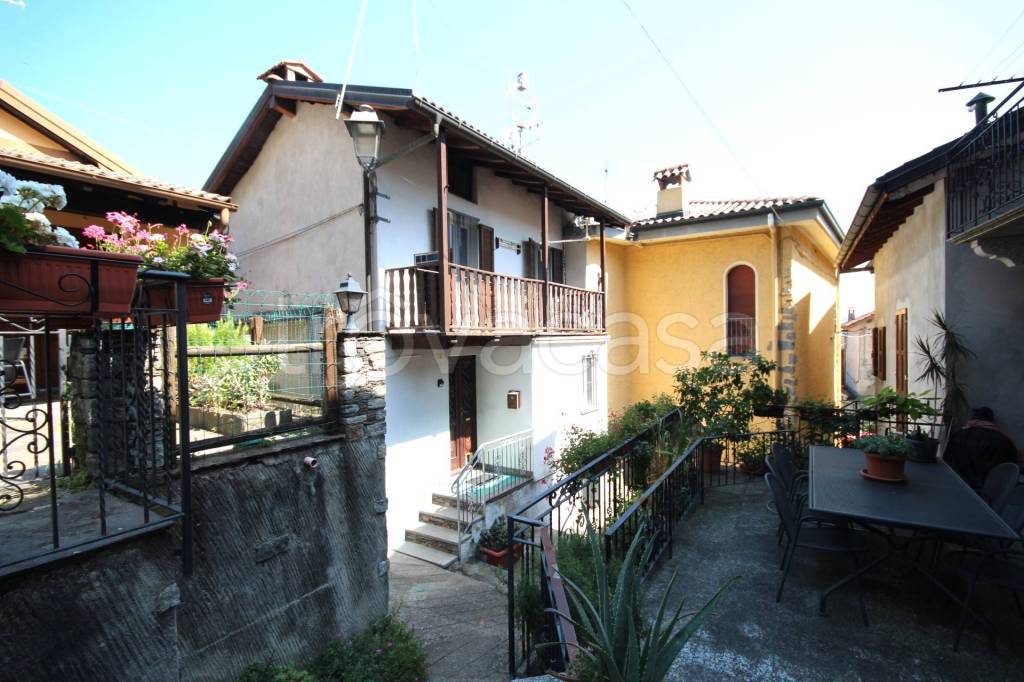 Casa Indipendente in vendita a Cannobio via Monte Giove, 4