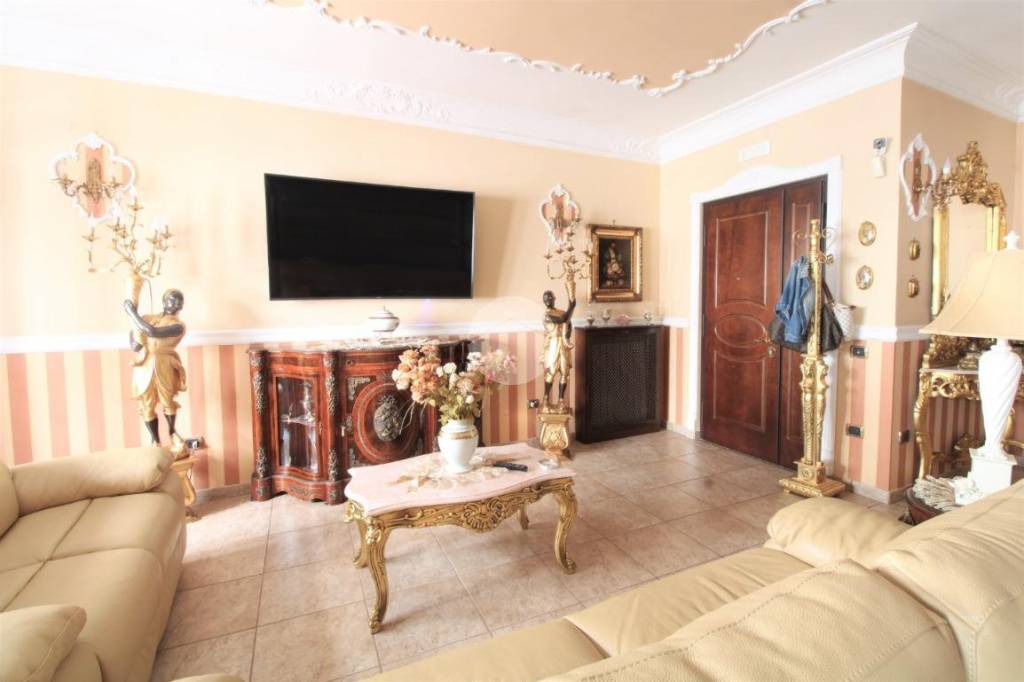 Appartamento in vendita a Napoli viale dei Pianeti, 36