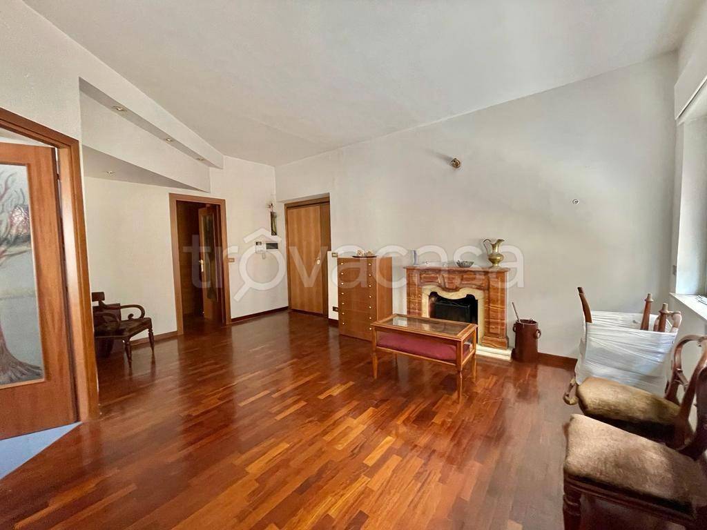 Appartamento in vendita a Roma via Archimede
