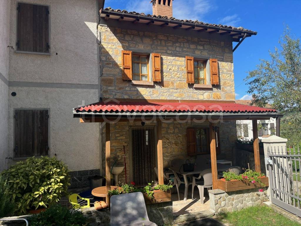 Casa Indipendente in vendita a Canossa località Compiano, 138