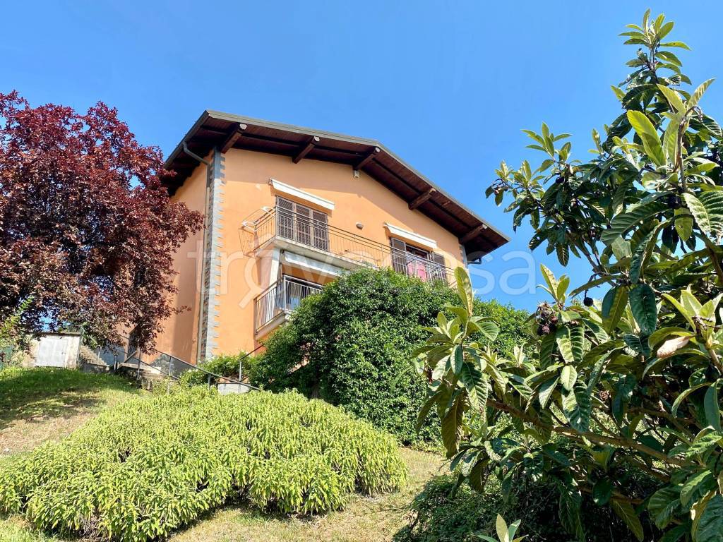 Villa in vendita a Luino via Dumenza