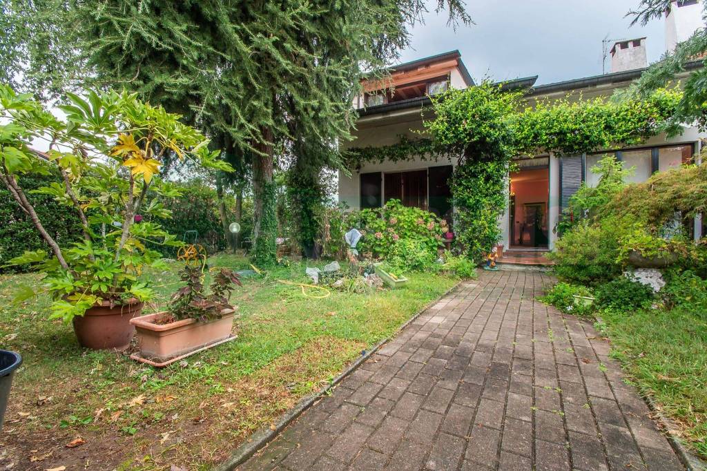 Villa in vendita a Uboldo via 20 Settembre, 93