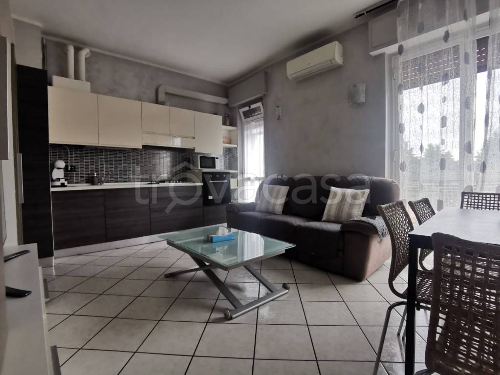 Appartamento in vendita a Magenta via Carlo Poerio, 16