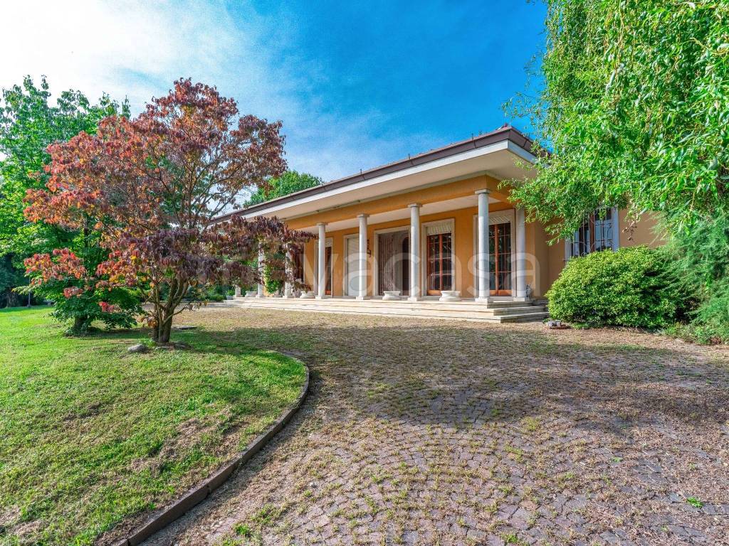 Villa in vendita a Bulciago via Papa Giovanni xxiii, 42