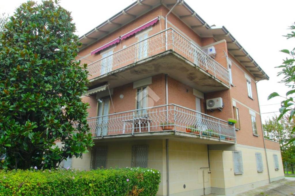 Villa Bifamiliare in vendita a Bagnolo in Piano via gandhi, 9