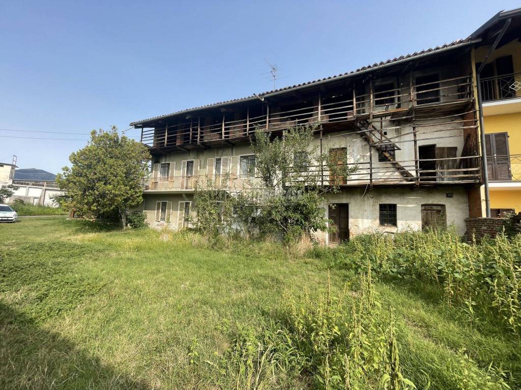 Casa Indipendente in vendita a Castellamonte via (fraz. Spineto) 55