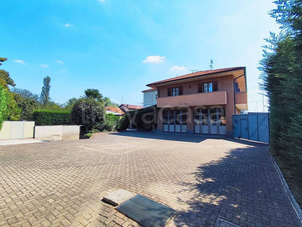 Villa in in vendita da privato a Limbiate corso Milano, 45