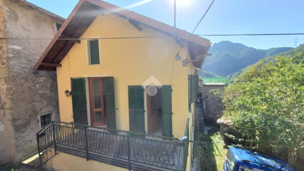 Casa Indipendente in vendita a Vobbia località Torre, 16