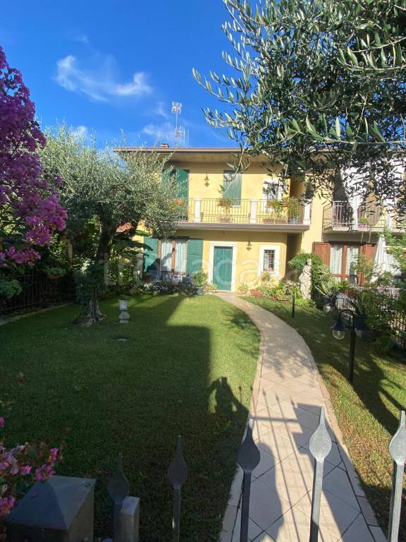 Villa Bifamiliare in vendita a Vobarno via Provinciale In Collio, 37