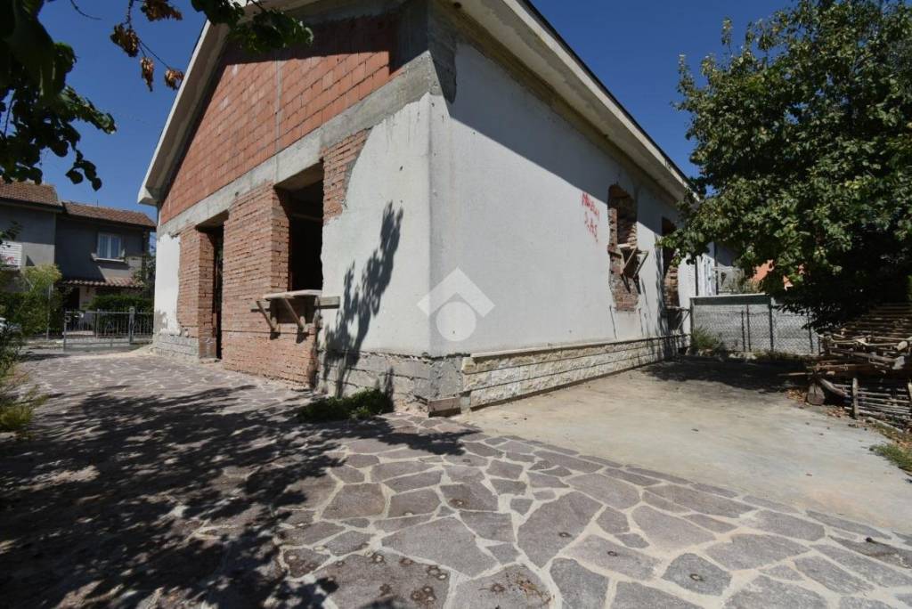 Casa Indipendente in vendita a Savignano sul Rubicone via Raffaello Sanzio, 14