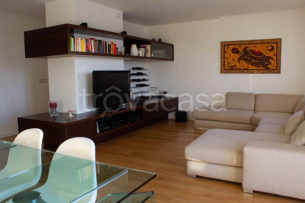 Appartamento in in vendita da privato a Triggiano via Dante Alighieri, 328
