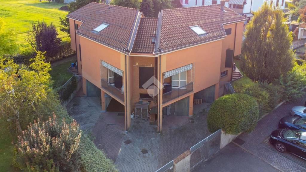 Villa Bifamiliare in vendita a Reggio nell'Emilia via Guido da Suzzara, 24