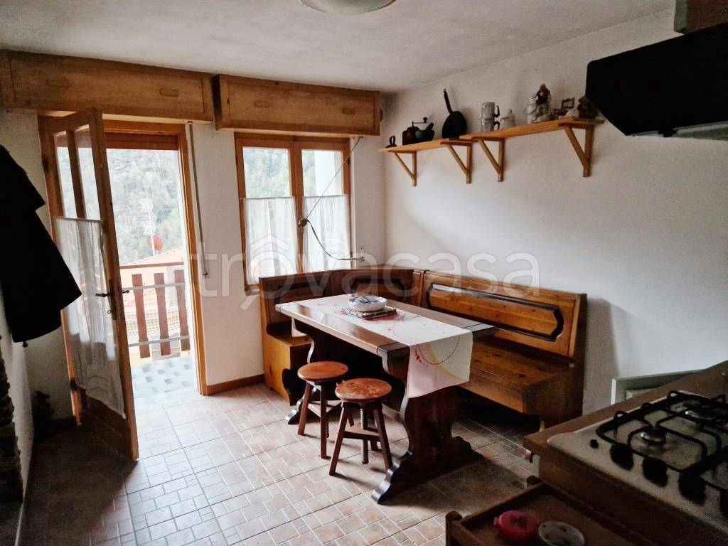 Casa Indipendente in vendita a Paisco Loveno via Castello, 30