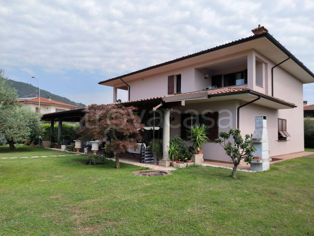 Villa in in vendita da privato a Corte Franca via Alessandro Manzoni, 13