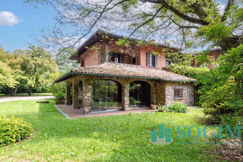 Villa in vendita a Olgiate Comasco via Cascina Bella