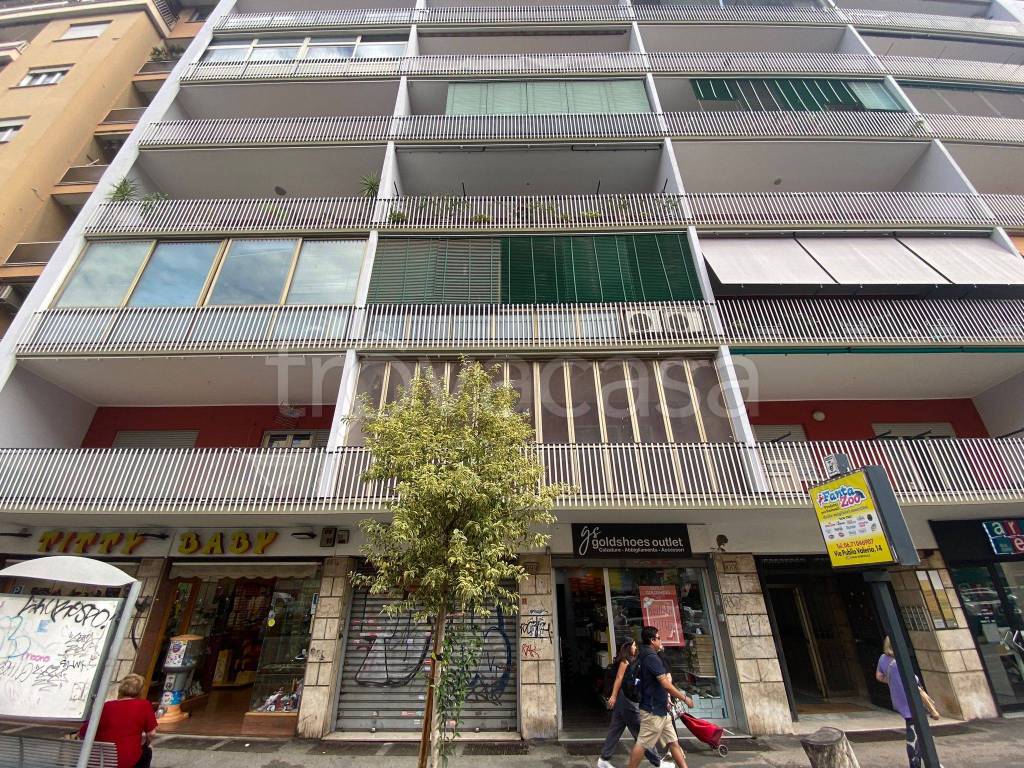 Appartamento in vendita a Roma via Tuscolana, 1003