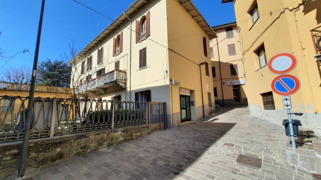 Appartamento in vendita a Vergato piazza Giacomo Matteotti, 5