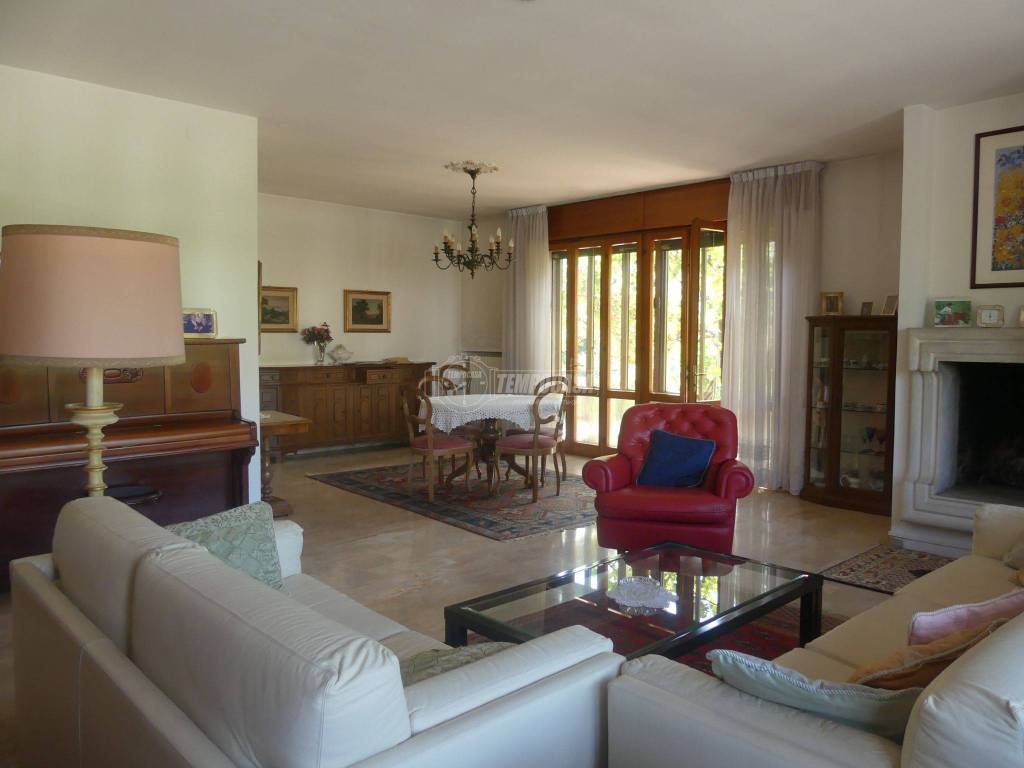Casa Indipendente in vendita a Selvazzano Dentro via Caldonazzo