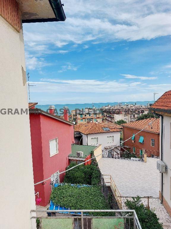 Appartamento in vendita a Falconara Marittima via rossini, 5