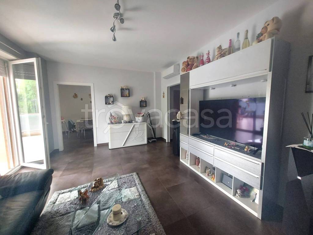 Appartamento in vendita ad Adelfia piazza Vittoriano Cimmarrusti, 23/b
