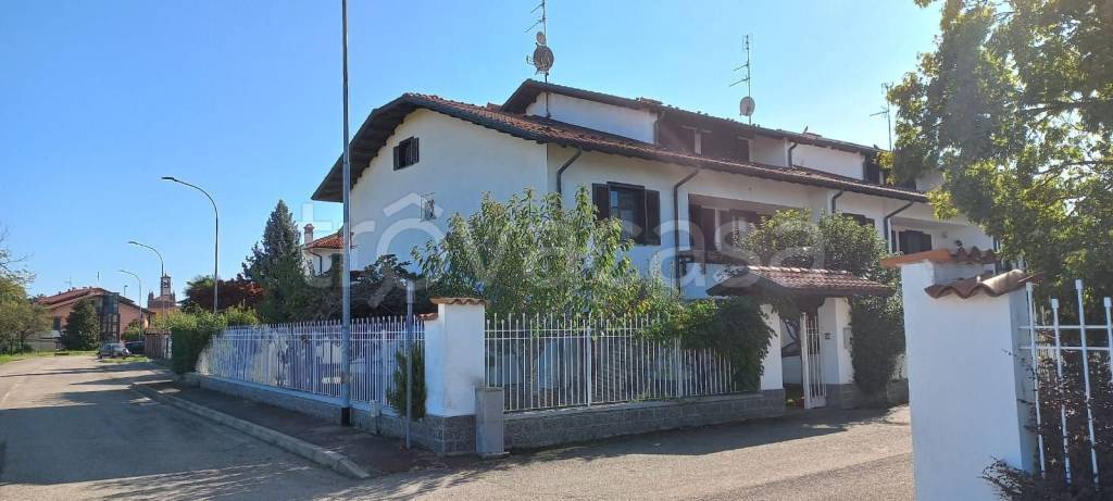 Villa a Schiera in in vendita da privato ad Albairate via Umberto Pace, 25