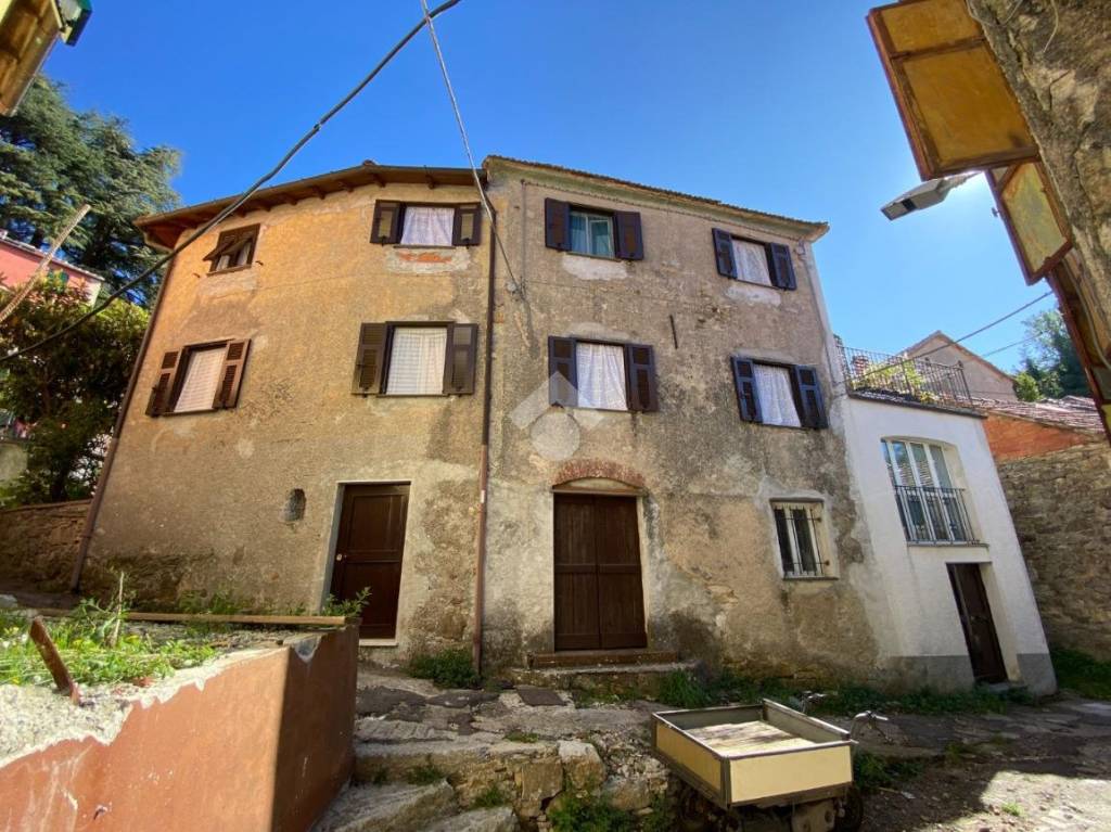 Casa Indipendente in vendita a Valbrevenna località Frassineto, 34