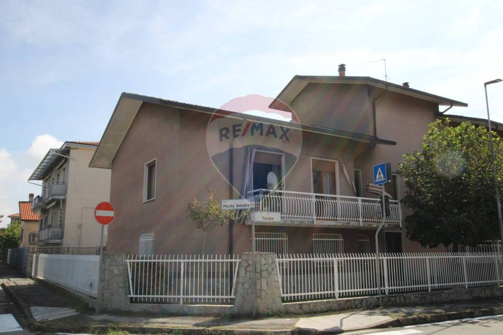 Villa Bifamiliare in vendita a Limbiate via Tonale, 12