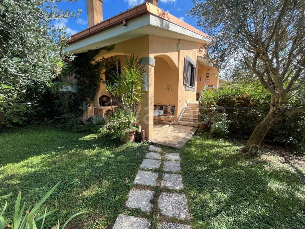 Villa Bifamiliare in vendita a Roma via Robecco sul Naviglio